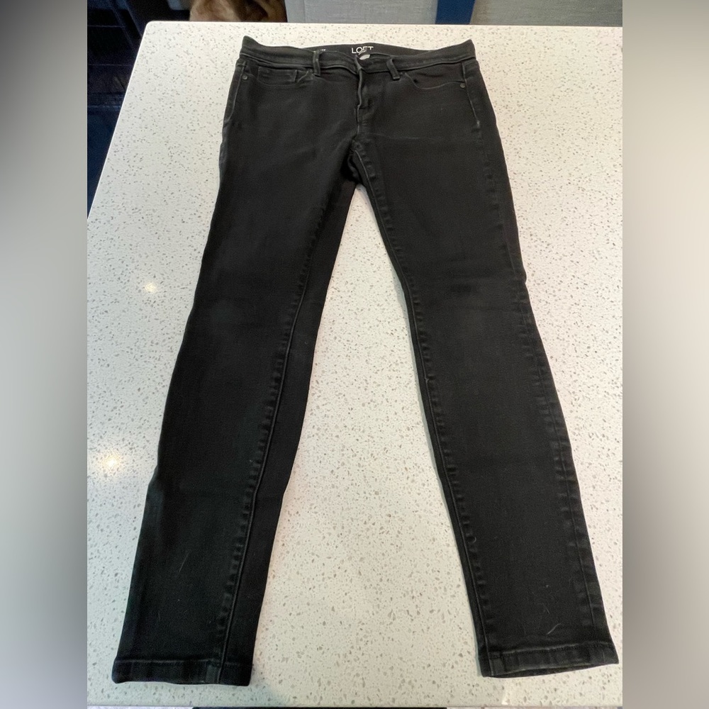 EUC - LOFT Women's Skinny Jeans - Black Size 8P (waist 17”)